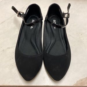 Black flat with strap size 7.5